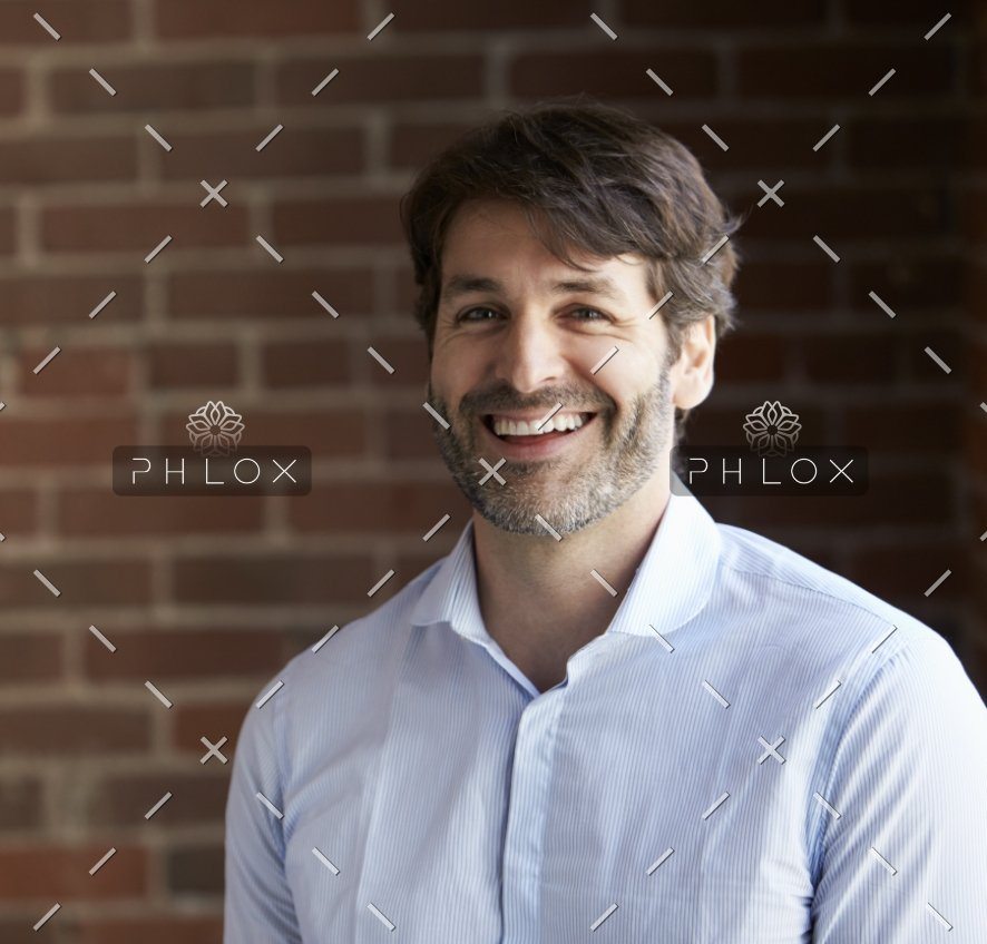 demo-attachment-442-head-and-shoulders-portrait-of-businessman-in-P2DXHCH@2x-1